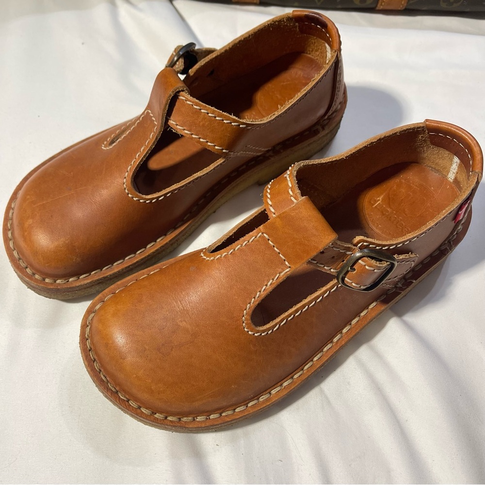 Classic Tan Leather Women's Shoes